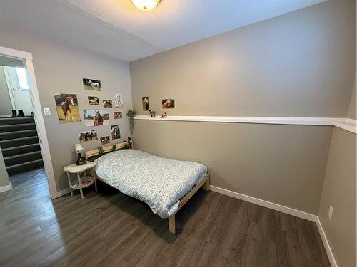 4208 48 Ave, Ponoka, AB - Indoor Photo Showing Bedroom