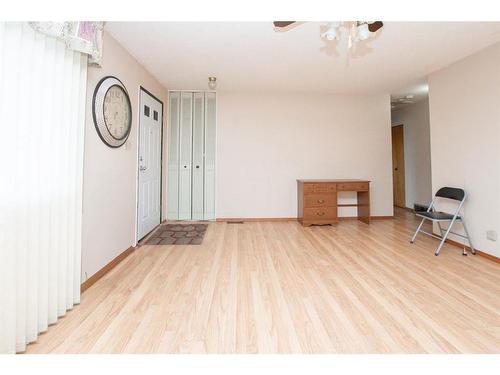 33 Odstone Green, Red Deer, AB - Indoor Photo Showing Other Room