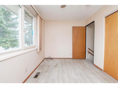 33 Odstone Green, Red Deer, AB - Indoor Photo Showing Other Room