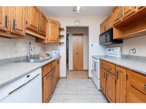 33 Odstone Green, Red Deer, AB - Indoor Photo Showing Kitchen With Double Sink