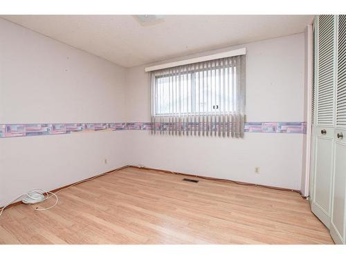 33 Odstone Green, Red Deer, AB - Indoor Photo Showing Other Room