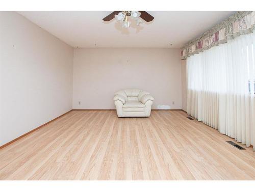 33 Odstone Green, Red Deer, AB - Indoor Photo Showing Other Room