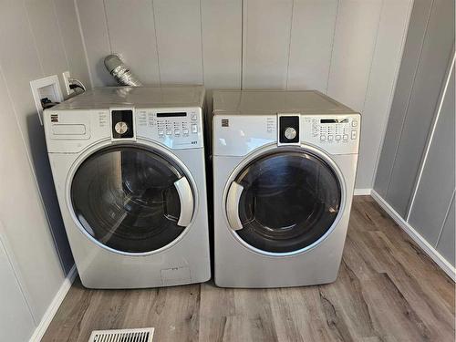 37 Prospect Avenue, Erskine, AB - Indoor Photo Showing Laundry Room