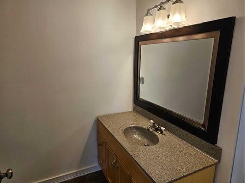 37 Prospect Avenue, Erskine, AB - Indoor Photo Showing Bathroom