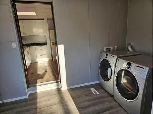 37 Prospect Avenue, Erskine, AB - Indoor Photo Showing Laundry Room