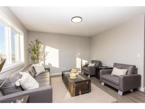 34 Thayer Close, Red Deer, AB - Indoor Photo Showing Living Room