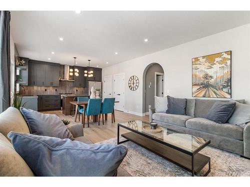 6 Aura Drive, Blackfalds, AB - Indoor Photo Showing Living Room