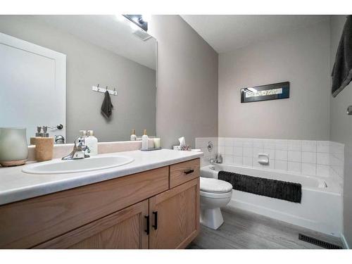 5304 58 Street Close, Camrose, AB - Indoor Photo Showing Bathroom