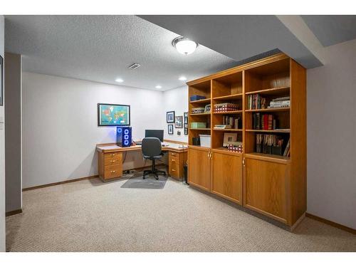 5304 58 Street Close, Camrose, AB - Indoor