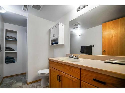 5304 58 Street Close, Camrose, AB - Indoor Photo Showing Bathroom