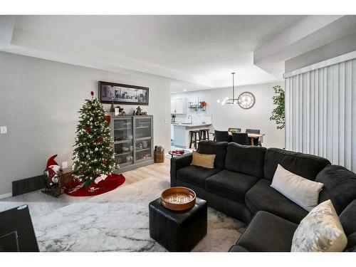 5304 58 Street Close, Camrose, AB - Indoor Photo Showing Living Room