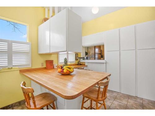 27 Selkirk Boulevard, Red Deer, AB - Indoor Photo Showing Dining Room