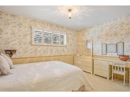 27 Selkirk Boulevard, Red Deer, AB - Indoor Photo Showing Bedroom