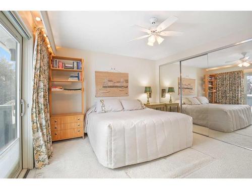 27 Selkirk Boulevard, Red Deer, AB - Indoor Photo Showing Bedroom