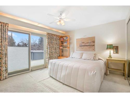 27 Selkirk Boulevard, Red Deer, AB - Indoor Photo Showing Bedroom