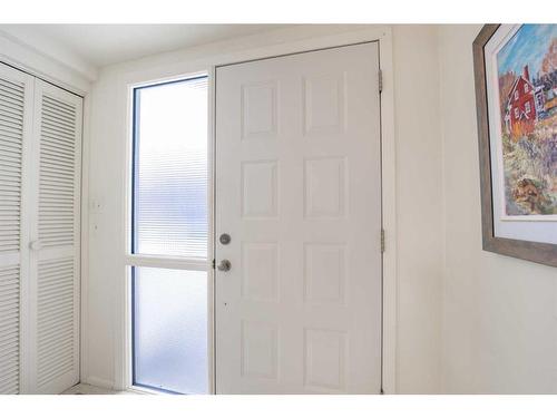 27 Selkirk Boulevard, Red Deer, AB - Indoor Photo Showing Other Room