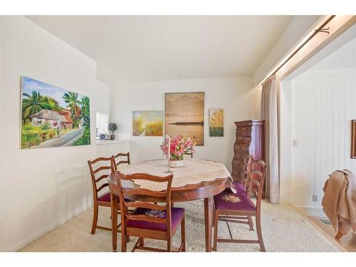 27 Selkirk Boulevard, Red Deer, AB - Indoor Photo Showing Dining Room