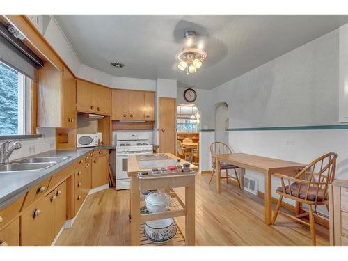 5620 50 Avenue, Innisfail, AB - Indoor Photo Showing Kitchen With Double Sink