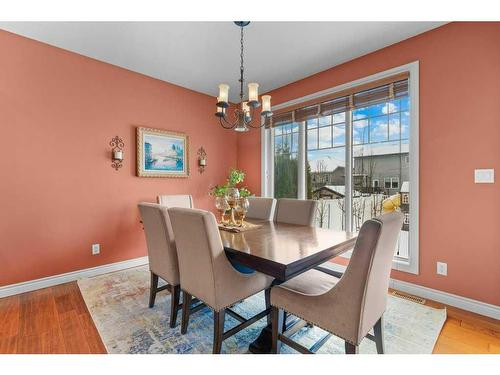 4006 45 Avenue, Sylvan Lake, AB - Indoor Photo Showing Dining Room