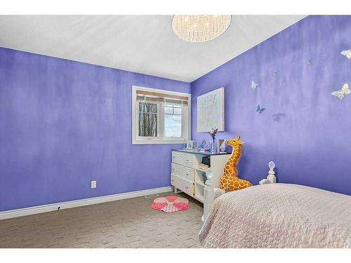 4006 45 Avenue, Sylvan Lake, AB - Indoor Photo Showing Bedroom