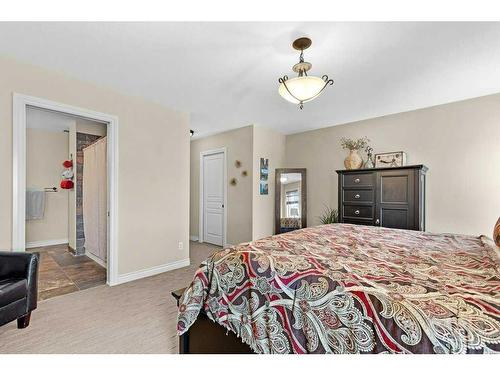 4006 45 Avenue, Sylvan Lake, AB - Indoor Photo Showing Bedroom