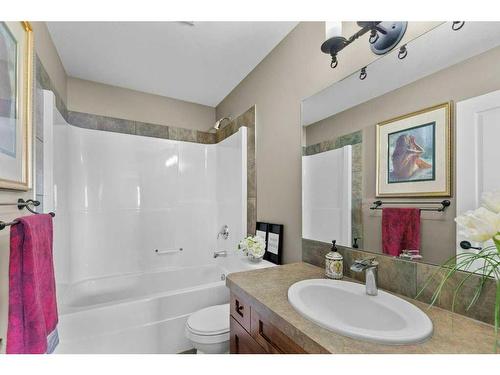 4006 45 Avenue, Sylvan Lake, AB - Indoor Photo Showing Bathroom