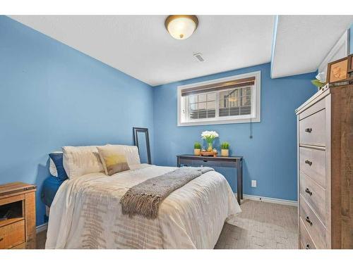 4006 45 Avenue, Sylvan Lake, AB - Indoor Photo Showing Bedroom