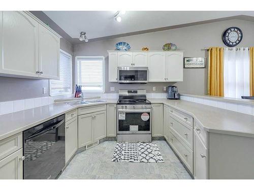 127 Kirkland Close, Red Deer, AB - Indoor Photo Showing Kitchen