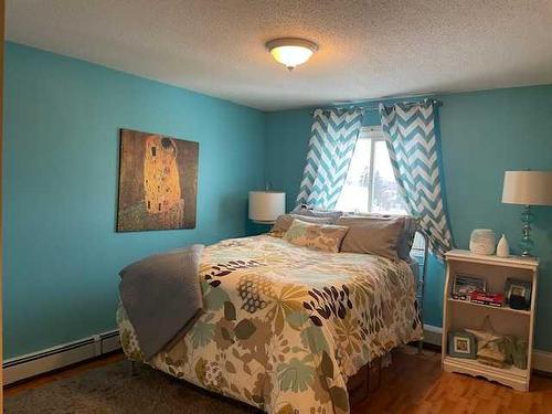 305-4904 54 Street, Red Deer, AB - Indoor Photo Showing Bedroom