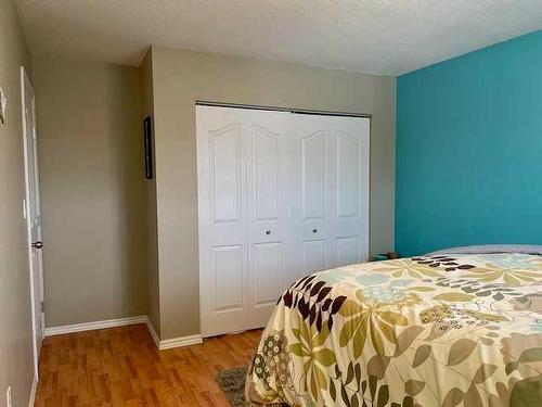 305-4904 54 Street, Red Deer, AB - Indoor Photo Showing Bedroom