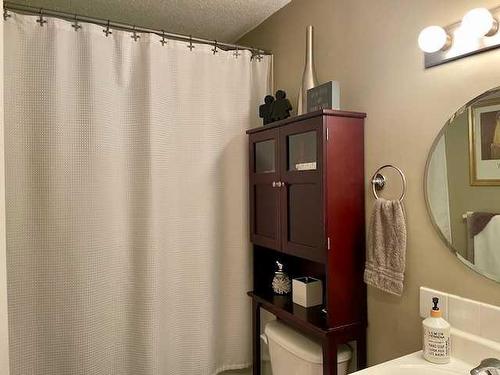 305-4904 54 Street, Red Deer, AB - Indoor Photo Showing Bathroom