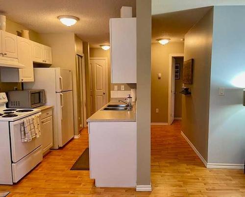 305-4904 54 Street, Red Deer, AB - Indoor Photo Showing Kitchen With Double Sink