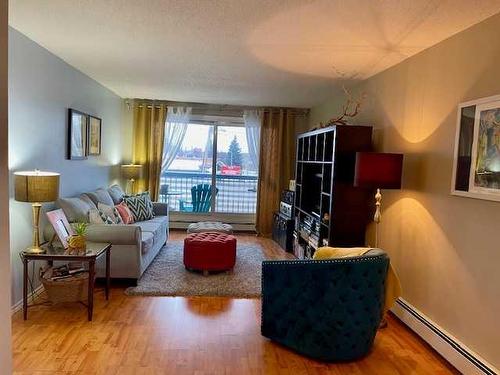 305-4904 54 Street, Red Deer, AB - Indoor Photo Showing Living Room