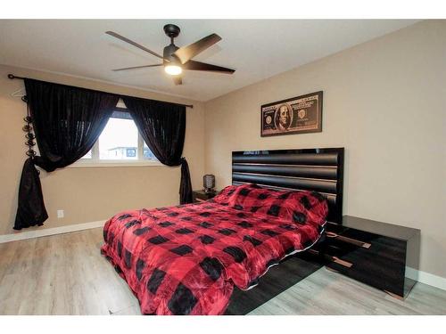 12 Viking Close, Red Deer, AB - Indoor Photo Showing Bedroom