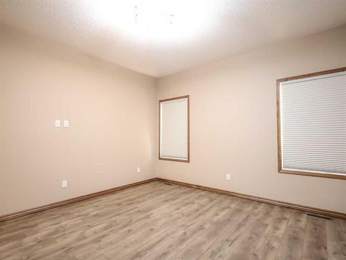 6923 Meadowview Close, Stettler, AB - Indoor Photo Showing Other Room