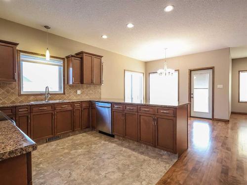 6923 Meadowview Close, Stettler, AB - Indoor Photo Showing Kitchen With Double Sink