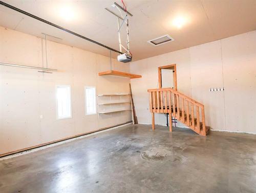 6923 Meadowview Close, Stettler, AB - Indoor Photo Showing Garage