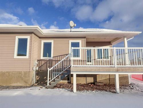 6923 Meadowview Close, Stettler, AB - Outdoor