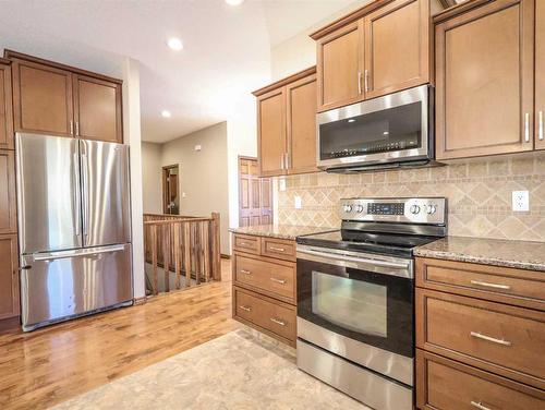 6923 Meadowview Close, Stettler, AB - Indoor Photo Showing Kitchen