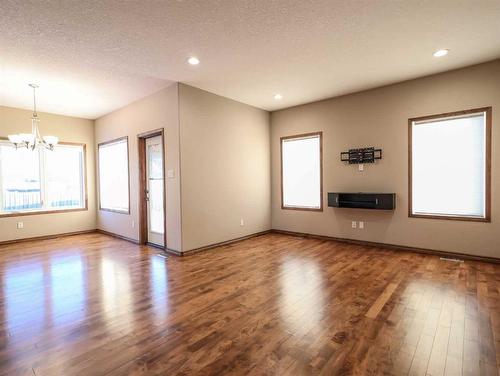 6923 Meadowview Close, Stettler, AB - Indoor Photo Showing Other Room