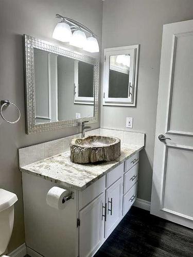 7 Canyon Court West, Lethbridge, AB - Indoor Photo Showing Bathroom