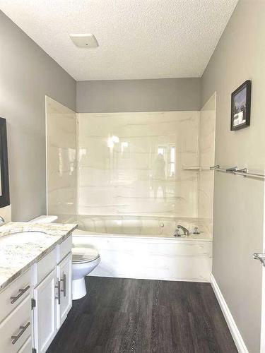 7 Canyon Court West, Lethbridge, AB - Indoor Photo Showing Bathroom