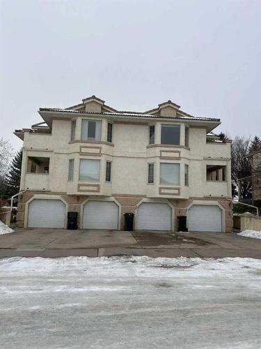 7 Canyon Court West, Lethbridge, AB - Outdoor With Facade