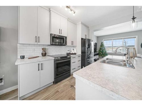 126 Thomlison Avenue, Red Deer, AB - Indoor Photo Showing Kitchen With Double Sink With Upgraded Kitchen