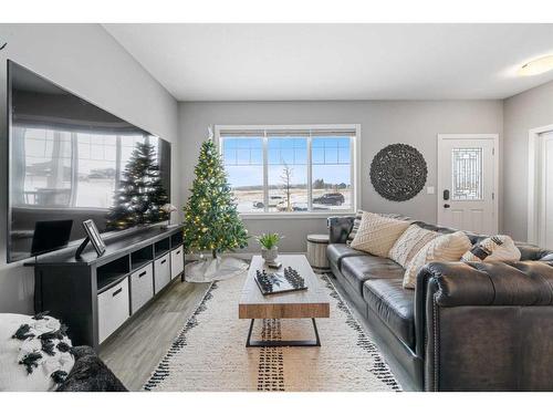 126 Thomlison Avenue, Red Deer, AB - Indoor Photo Showing Living Room