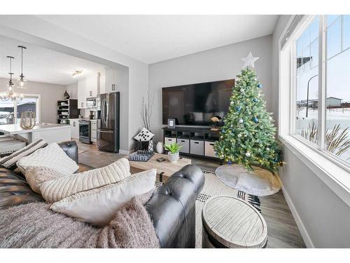 126 Thomlison Avenue, Red Deer, AB - Indoor Photo Showing Living Room