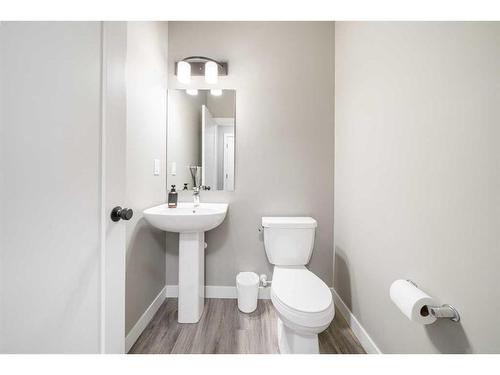 126 Thomlison Avenue, Red Deer, AB - Indoor Photo Showing Bathroom