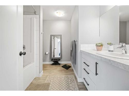 126 Thomlison Avenue, Red Deer, AB - Indoor Photo Showing Bathroom