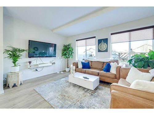 6 Tallman Close, Red Deer, AB - Indoor Photo Showing Living Room