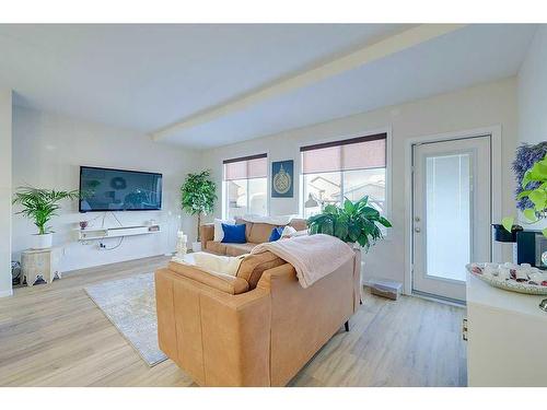 6 Tallman Close, Red Deer, AB - Indoor Photo Showing Living Room